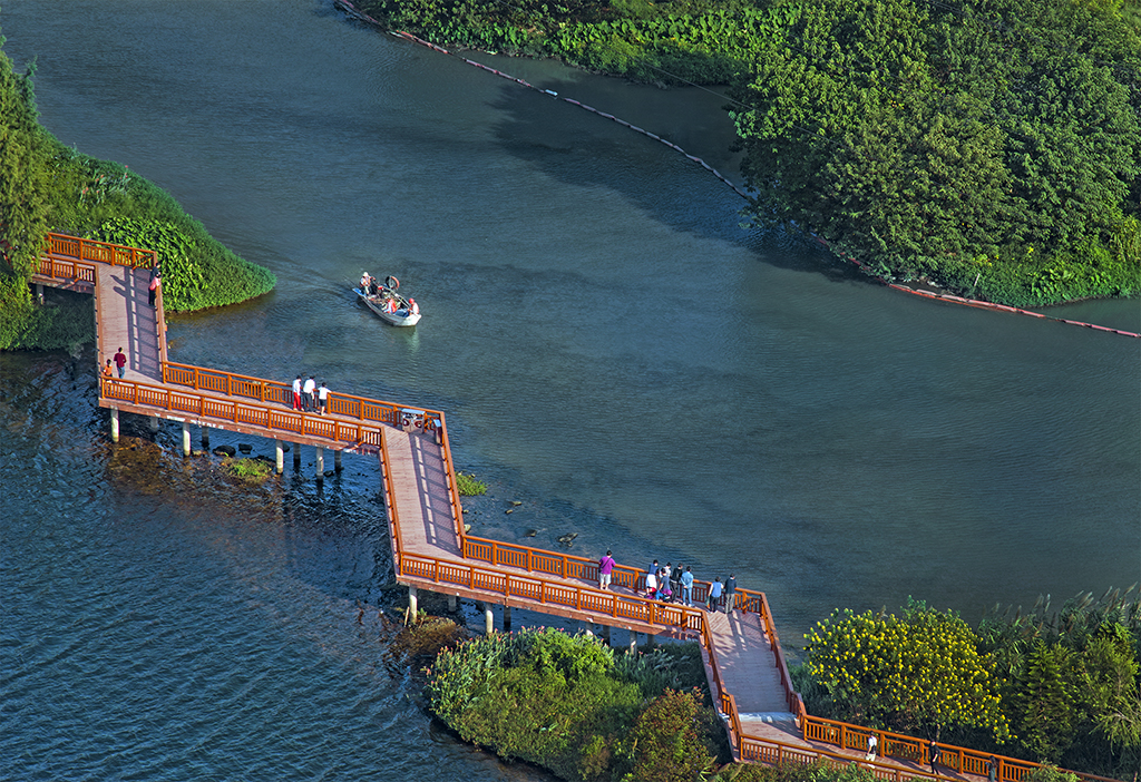 花都湖滨水栈道.png